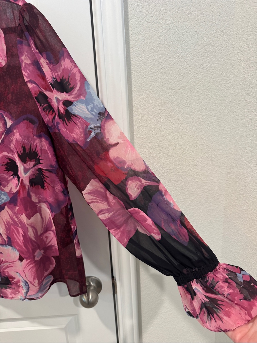 White House Black Market Pink Floral Tie-Neck Blouse - Picture 4 of 9